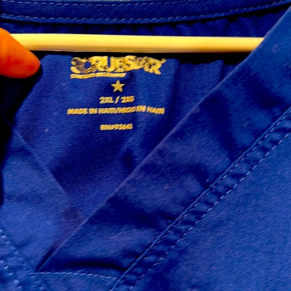 Scrubs Tops size 2x royal blue women’s Scrubs - Picture 2 of 11